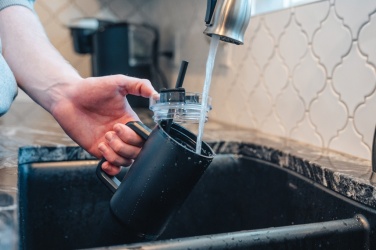 Logotrade Werbegeschenke das Foto: Cube Becher aus RCS recyceltem Stahl 800ml