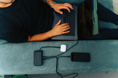 Logotrade Logogeschenke das Foto: Urban Vitamin Eureka RCS recyceltes 65W-Hybrid-Ladegerät