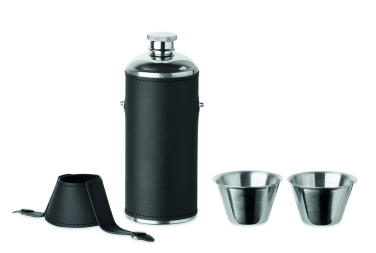 Logotrade werbemittel das Foto: Flasche mit Schnapsbechern