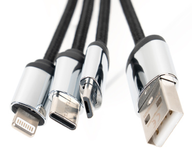 Logotrade Werbegeschenke das Foto: 4-in-1-Kabel mit elighted-Logo im Holzgehäuse