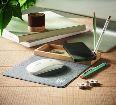 Logo trade promotional items picture of: Wireless charger in bamboo 15W