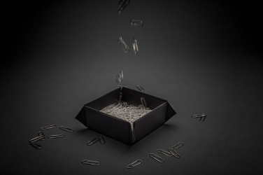 Logotrade firmakingi foto: Swiss Peak RCS taaskasutatud PU-st kokkupandav magnetiline hoiualus