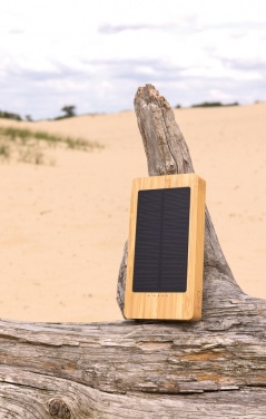 Logotrade ärikingitused pilt: Sunwicki 10 000 mAh bambusest päikeseenergiapank