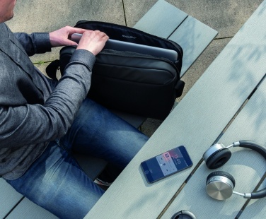 Logo trade firmakingi pilt: Madridi RFID USB 15,6" sülearvutikott PVC-vaba