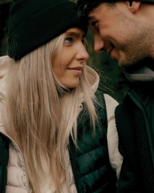 Logotrade firmakingituse foto: Iqoniq Meru naiste taaskasutatud polüestrist vest