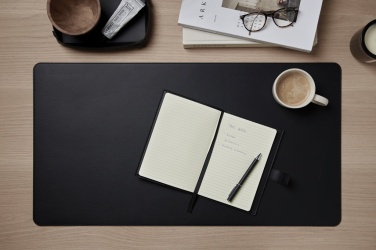 Logotrade firmakingituse foto: VINGA Timo PU RCS RPET lauamatt