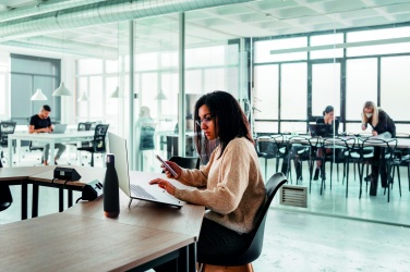 Logo trade firmakingi pilt: Kokkupandav sülearvuti alus