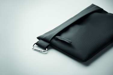 Logotrade firmakingi foto: CARRY 600D RPET-ist lukuga kott