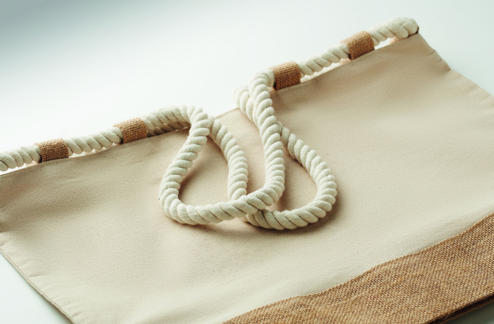 Logo trade reklaamkingitused foto: MAKENKE purjeriidest rannakott