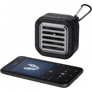 Logotrade mainostuotet kuva: Solo 3 W:n IPX5 RCS -kierrätetystä muovista valmistettu, aurinkoenergialla toimiva Bluetooth®-kaiutin jousihaalla 