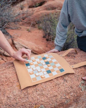 Logo trade liikelahjat mainoslahjat kuva: Britton taitettava backgammon -ja tammipelisetti korkista