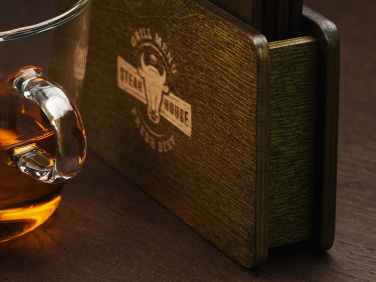 Logotrade mainoslahja tuotekuva: Puinen laatikko, jossa 4 lasinalustaa 1871121