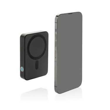 Logotrade logo dāvanas foto: Amporia RCS pārstrādātas plastmasas 10.000mAh magnētiskā pārnēsājamā baterija
