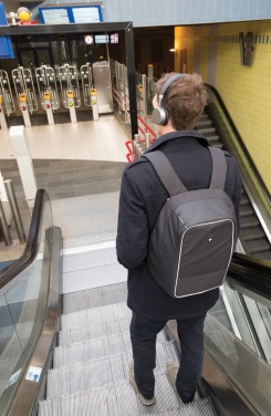 Логотрейд pекламные cувениры картинка: Рюкзак Swiss Peak AWARE™ для ноутбука 15,6" с защитой от кражи