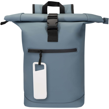 Logotrade reklamprodukter bild: Alkes 5 000 mAh 12 W vattenbeständig powerbank av återvunnen plast med karbinhake