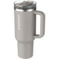 Stanley Quencher® ProTour 1180 ml isolerad mugg i återvunnet rostfritt stål med flip-sugrör , Grå